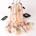 Elegante foulard in seta con stampa floreale stile pittura a olio, scialle parasole. - Beige
