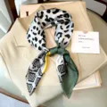Piccolo foulard quadrato stampato alla moda effetto seta accessorio per capelli elegante - Verde erba