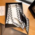Foulard twilly nero e bianco con stampa di lettere, elegante sciarpa in seta sintetica. - Beige e Nero