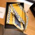 Sciarpa lunga e stretta in seta gialla e grigia con stampa di lettere geometriche da donna. - Giallo