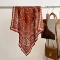 Piccolo fazzoletto quadrato in cotone e lino marrone paisley, foulard e scialle eleganti. - 68*68cm / Borgogna