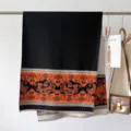 Sciarpa invernale calda in simil cashmere, elegante scialle paisley nero e arancione con frange. - Nero