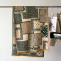 Sciarpa invernale effetto cashmere patchwork verde e beige con classici motivi paisley. - 66*186cm / Verde Cachi