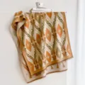 Détail d'écharpe jacquard géométrique rétro colorblock, châle chaud d'automne hiver avec franges. - 65*180cm / Curcuma