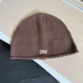 Koreanische Mode bestickte Buchstaben Strickmütze für Damen Herbst Winter warme Freizeitmütze - M (56-59cm) / Kaffeebraun