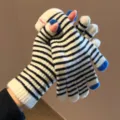 Zwart-wit gestreepte gebreide handschoenen met blauwe vingertoppen, warme winterhandschoenen. - Eén maat / Wit
