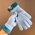 Winter warm knit gloves for women, color block touchscreen design with stylish cuff label. - One Size / Blue