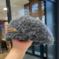 Graue flauschige Wollbaretmuetze fuer Damen, vintage Winter warme Malerhaube style - Einheitsgröße (56-58cm) / Grau