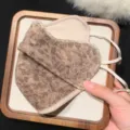 Luipaard pluche winter warme gezichtsmasker voor vrouwen, verdikte winddichte fietsmondkap. - Eén maat / Khaki