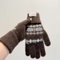 Gants en tricot rétro marron avec motif flocon de neige nordique, gants tactiles d'hiver chauds. - Taille Unique (Femmes) / Café