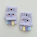 Vue rapprochée détaillée de mignons gants en tricot pour enfants avec motif lapin charmant. - Taille unique / Violet