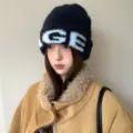Bonnet en tricot chaud d'hiver pour femme, design à lettres duveteuses, doux et confortable. - Taille unique / Bleu Marine