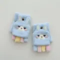 Gros plan detail sur les mignons gants tricotés demi-doigts avec motif lapin pour enfants. - Taille unique / Bleu ciel