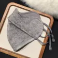 Masque facial d'hiver en tricot gris avec boucles d'oreilles réglables pour femmes respirant. - Taille unique / Gris