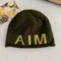Grüne Strickmütze für den Winter, warme Beanie Mütze mit AIM Buchstaben für Damen. - Dunkelgrün