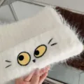 Süßer Katzen Plüsch Strickhut für Damen, flauschige warme Winter Beanie mit gestickten Augen. - Einheitsgröße (56-62cm) / Weiß