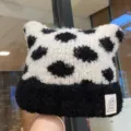 Süße schwarz-weiße gepunktete Strickmütze mit Katzenohren für Herbst und Winter warme Mütze - Einheitsgröße / Schwarz Weiß