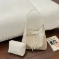 Grote suede schoudertas voor dames met stijlvolle strik en bijpassende tas voor dagelijks. - Broken Wit