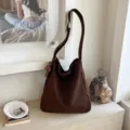 Stijlvolle faux suède schoudertas voor dames grote capaciteit casual shopper tas bruin - Met Hanger / koffiekleur