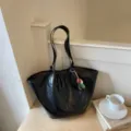 Luxe Dames Grote Capaciteit Zwarte Tote Tas Retro Glanzend Leer Casual Schoudertas Shopper - Met Hanger / Zwart
