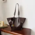 Retro Oogwas Lederen Tote Tas Dames Grote Capaciteit Schoudertas Casual Emmer Tas - Met Hanger / koffiekleur