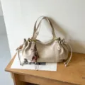 Stijlvolle geplooide damestas met trekkoord grote capaciteit schoudertas beige tas casual - Met Hanger / Khaki