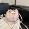Roze slangenprint lederen emmertas met kettingriem, stijlvolle crossbodytas voor dames. - Eén maat / Roze
