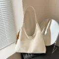 Chique gebroken witte minimalistische schoudertas voor dames met stijlvolle houten kralen. - Met Hanger / Wit