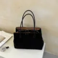 Zwarte Tote Tas Casual Retro Grote Capaciteit Schoudertas Veelzijdige Dames Handtas - Met Hanger / Zwart