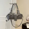 Retro Y2K grijze motor Boston handtas met metalen gesp en klinknagels voor vrouwen. - Grijs