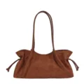 Bruine suède schoudertas voor dames, minimalistische slouchy shopper met hengsels en trekkoord. - Bruin
