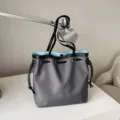 Grijze nylon shopper tas met trekkoord, zwarte afwerking en blauwe voering voor dames casual - Eén maat / Grijs met Blauw