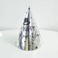 Asimenio xartino kapelo gia parti me keimeno Happy New Year gia giortines eukairies. - 20cm / Ασημί