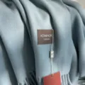 Einfarbiger winterwarmer Schal in Kaschmir-Haptik mit Fransen stylischer Damenschal - Blaugrau