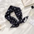 Schwarzes Seidentuch mit Sternen, vielseitiges quadratisches Halstuch, schickes Accessoire. - Sterne Schwarz / 55*55CM