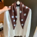 Écharpe triangulaire en tricot à pois contrastés, foulard rétro élégant pour femmes. - Café
