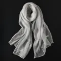 Leichter grauer Knitter Schal für Damen, transparente texturierte Mode, elegante Herbst Halstuch. - 200*60cm / Hellgrau