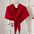 Koreanischer roter gestrickter Dreiecksschal, vielseitiges warmes Winteraccessoire für Damen. - Rot