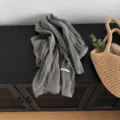 Grauer Tencel Leinen Knitter Schal fuer Damen, weiches atmungsaktives leichtes Halstuch. - 170*45cm / Grau