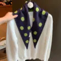 Écharpe triangulaire en tricot à pois contrastés élégante rétro pour femmes chaleureuse. - Bleu Marine