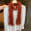 Vintage geknitterter blumiger dünner Schal für Damen, langer eleganter Halstuch-Schal. - Rot Geblümt