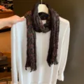 Vintage Blumen Knitter langer Schal für Damen, perfekter leichter Herbst Halswärmer. - Dunkel Geblümt