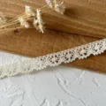 Cinta de encaje de algodón blanco material de bricolaje para ropa de muñeca y lazos. - Estilo 2 / 1cm de Ancho