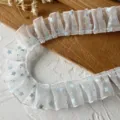 Cinta de encaje plisada blanca con estrellas y lunares azules, ideal para costura y manualidades. - Malla de Lunares Estrella Azul (5#)