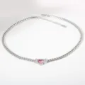 Detailansicht der Edelstahl Halskette mit rosa Herzanhanger und susser Damenschmuck Kette. - Rosa Herzanhänger (B179)