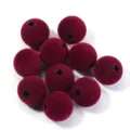 Détail perles rondes flocage bourgogne, texture velours doux accessoire bijoux DIY. - Style Perle Floconnée / Diamètre Extérieur 16mm / Rouge Foncé