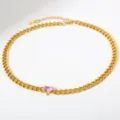Goldene Kubanische Kette mit rosa Herz Kristall Anhänger, stilvolles elegantes Detailbild. - Herz Rosa Zirkonia (B144)