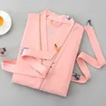 Bata de baño rosa de algodón para mujer de manga larga con cinturón cómoda variante - Rosa Grulla
