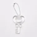 Transparante hartvormige sleutelhanger hanger met witte kralenketting voor DIY handwerk. - 10 Kralenkettingen + Transparante Sleutelhanger / Wit