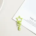 Pendentif mousqueton porte-clés en forme d'étoile vert clair accessoire DIY métal vue détail - Vert clair